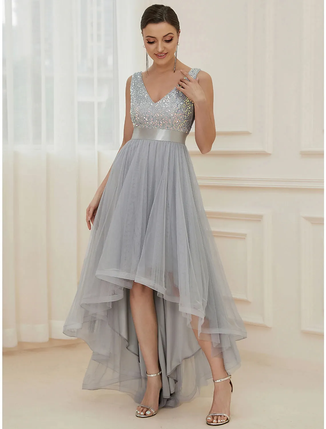 A-Line Bridesmaid Dress V Neck Sleeveless Elegant Asymmetrical Sequined with Sequin / Tier