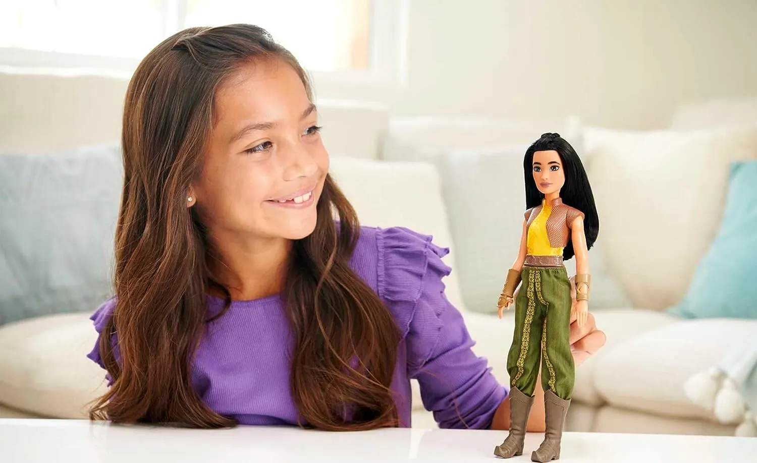 Disney Princess Raya Posable Fashion Doll with Sparkling Clothing and Accessories for Kids Ages 3 