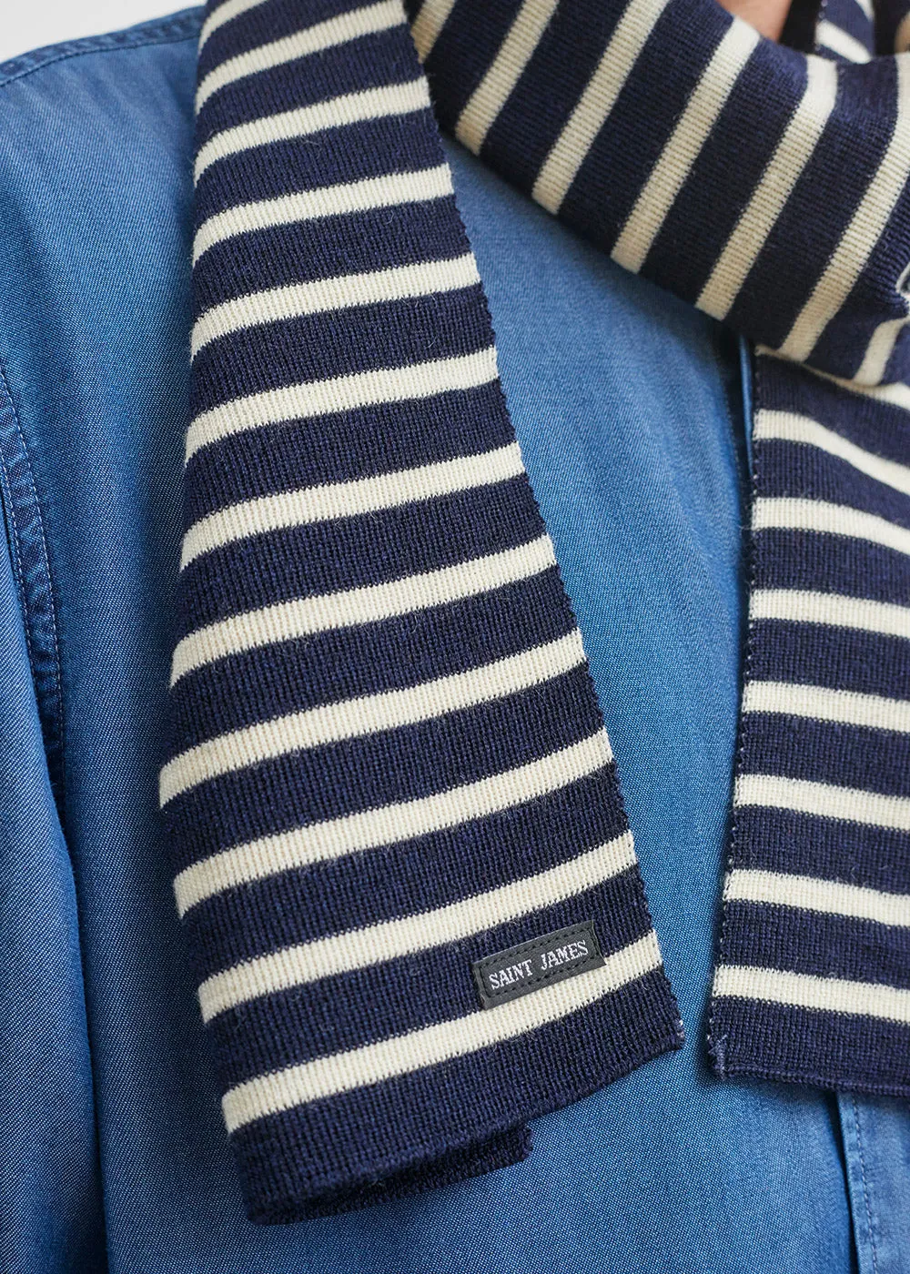 DUGUAY - Striped Scarf in Comfortable Wool Blend (NAVY / IVORY)