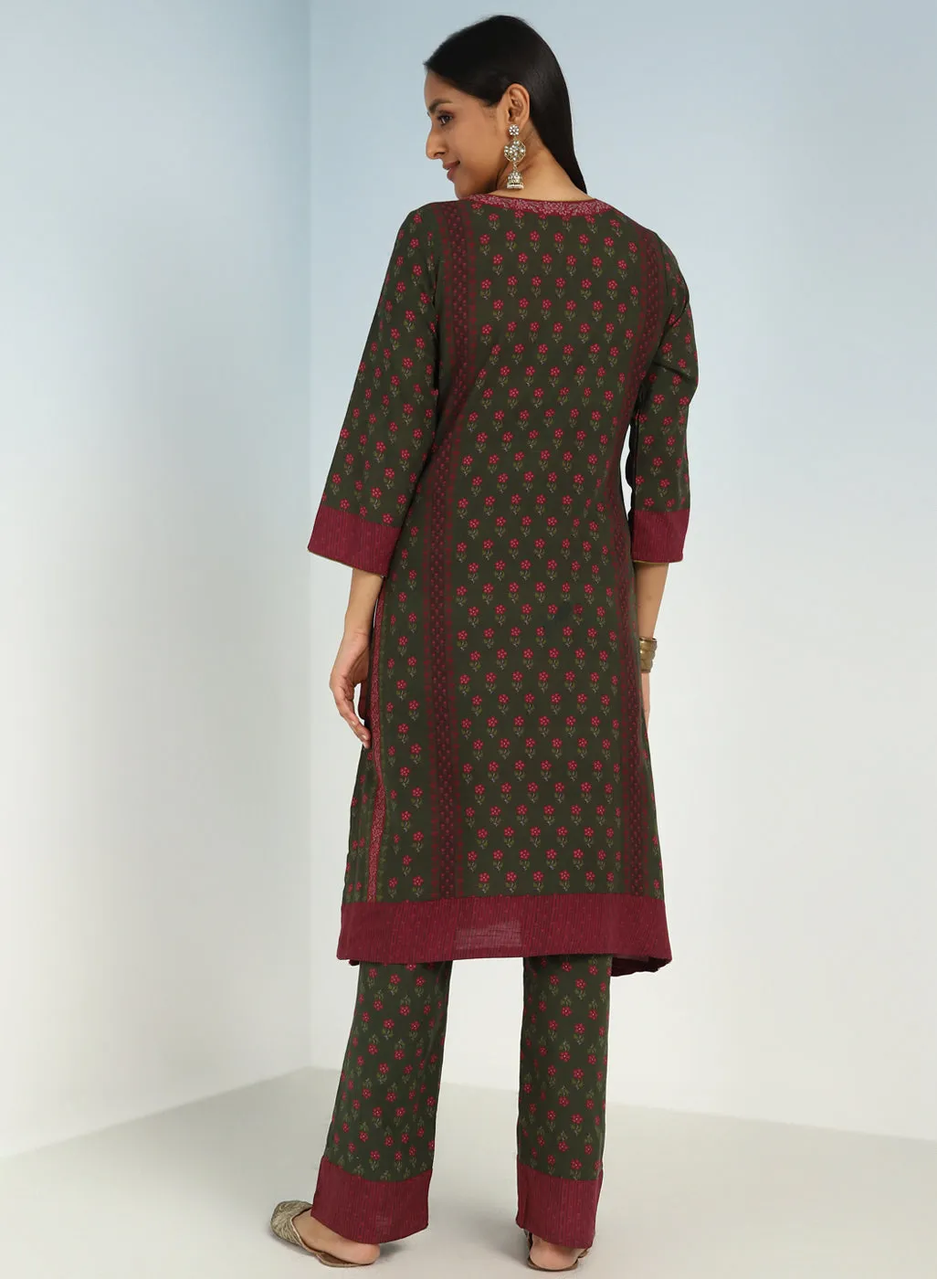 Green Kurta Set with Round neck and Contrast Front Placket