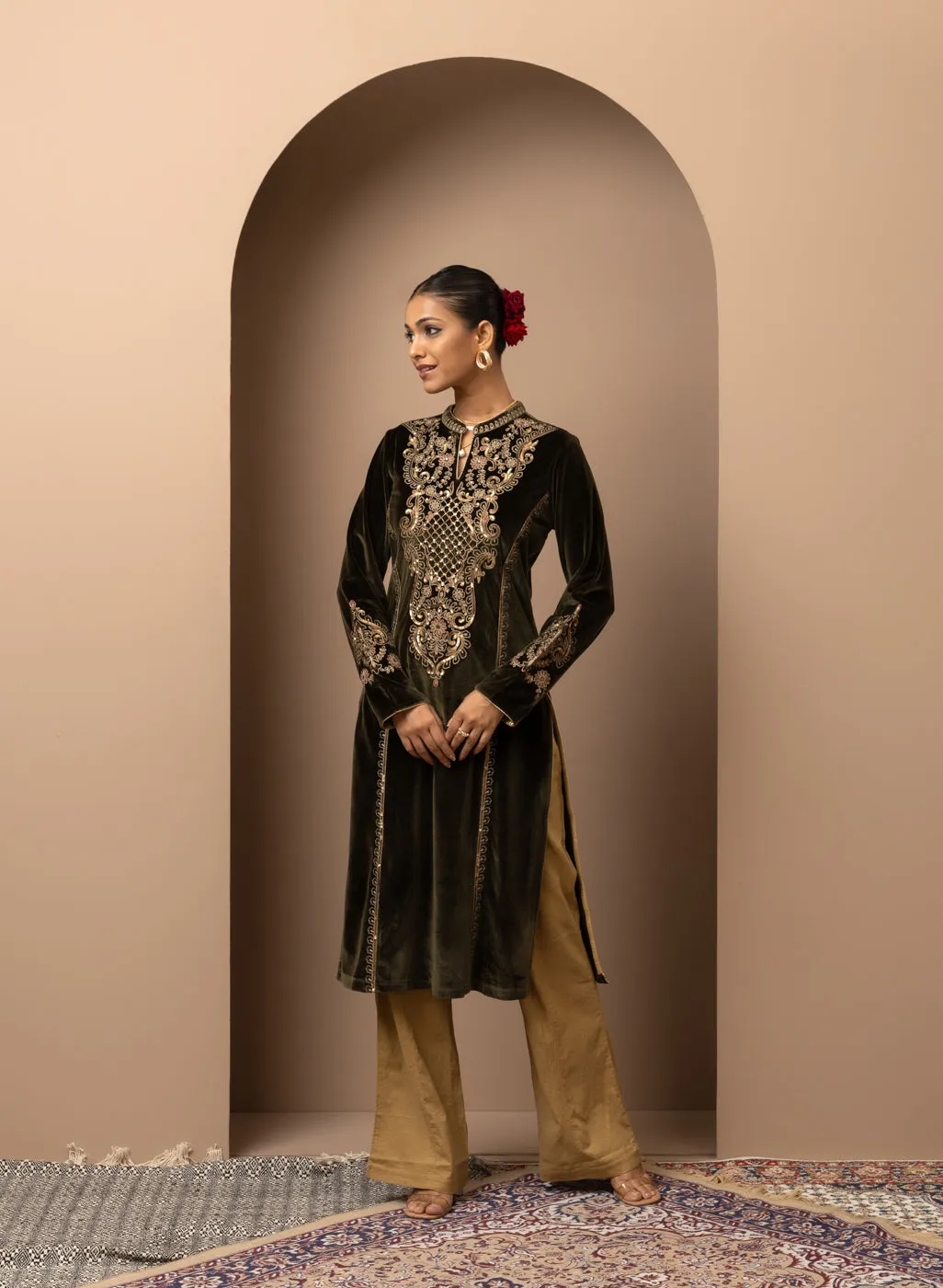 Green Velvet Kurta With Geometrical Sequins Work