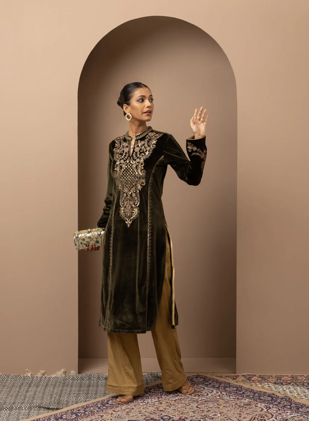 Green Velvet Kurta With Geometrical Sequins Work