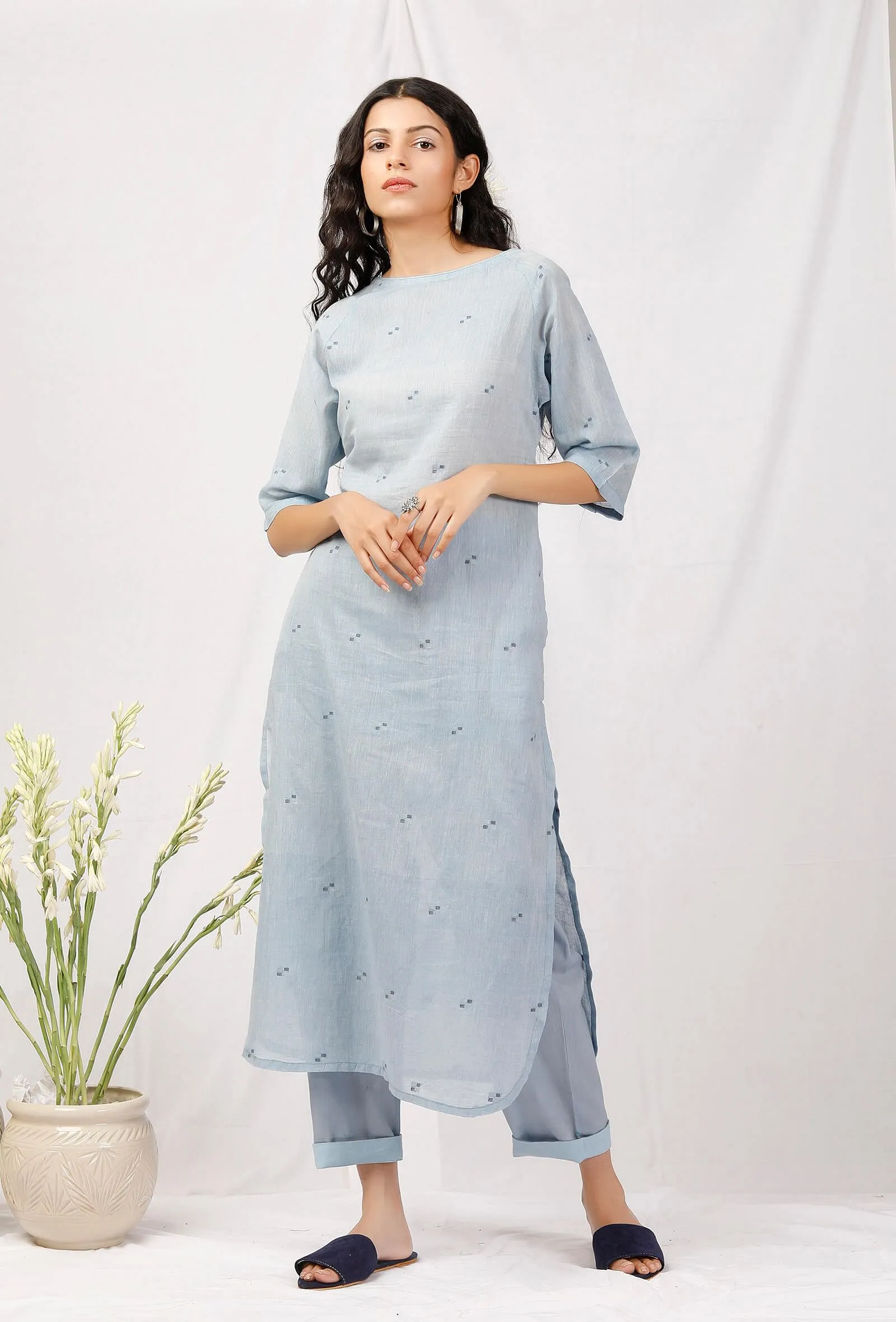 Set Of 2: Blue Jamdani Kurta And Cotton Pants