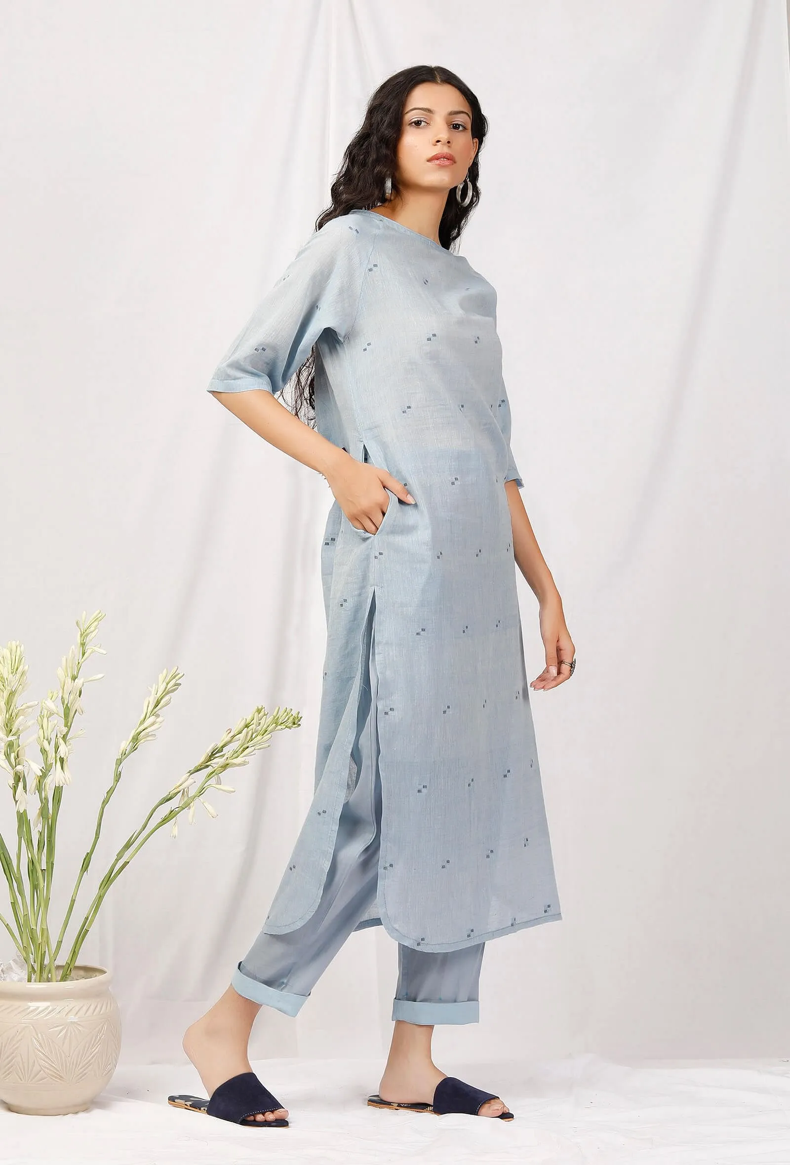 Set Of 2: Blue Jamdani Kurta And Cotton Pants