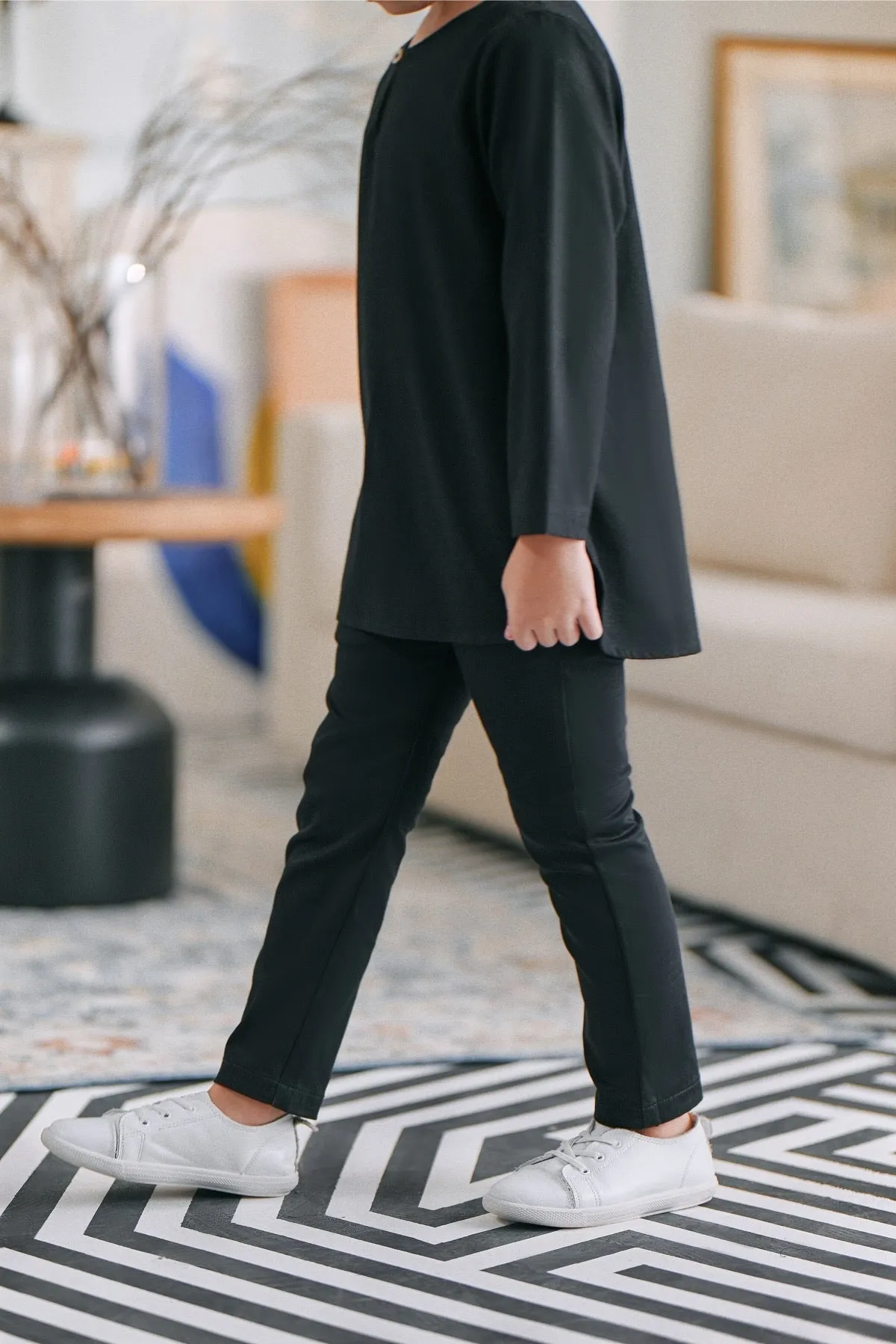 The Perfect Slim Fit Pants - Black