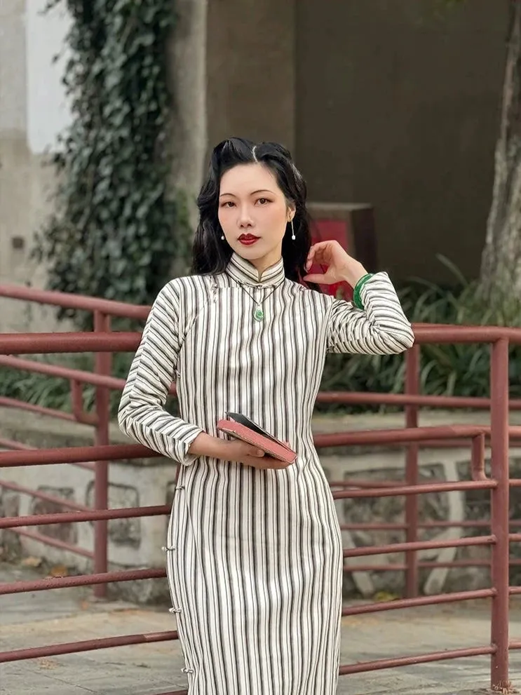 Zhi Xueyi 知雪意 One with Winter 1930s Corduroy Striped Long Sleeve Qipao